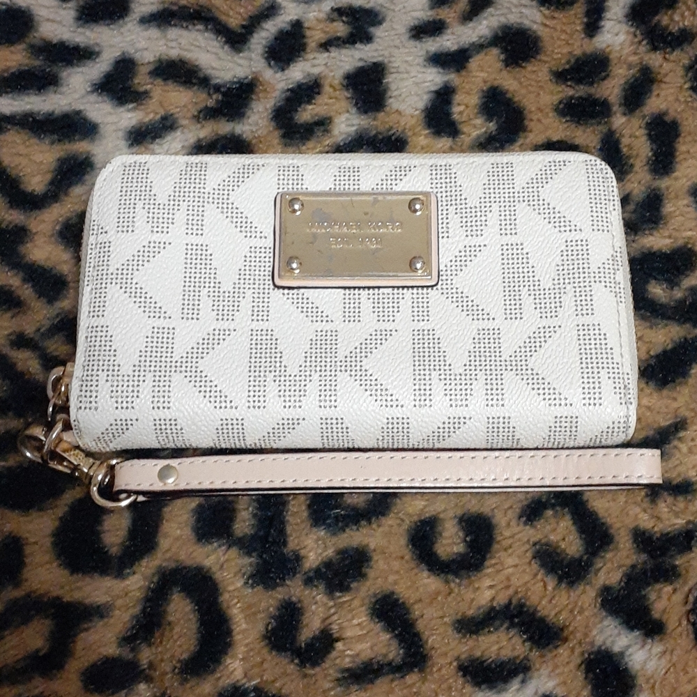 Michael Kors Vanilla Continental Wallet